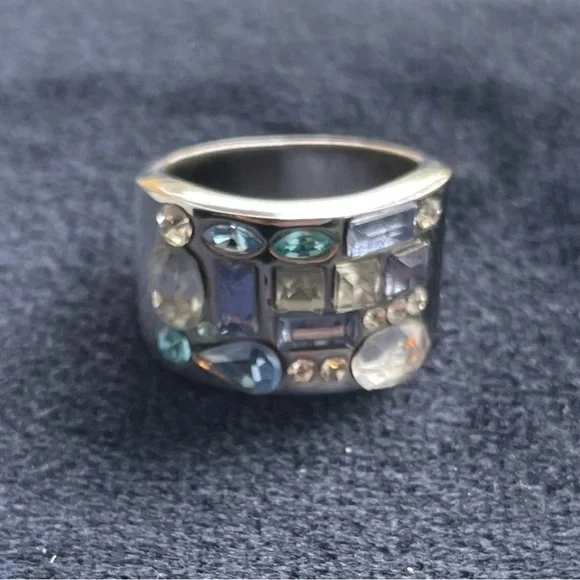 Guess Statement Ring - Picture 6 of 7